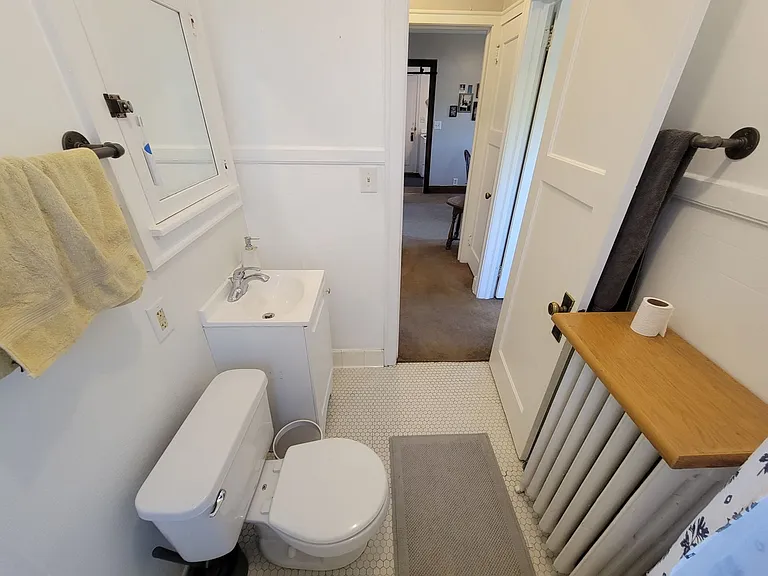 305 N 12th Ave E — Photo 13