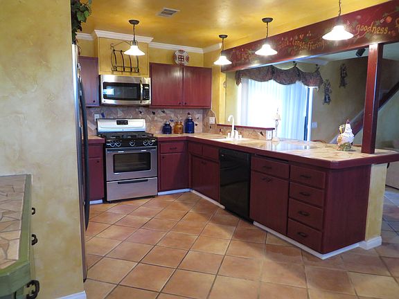 3rd image of 1627 Manor Dr