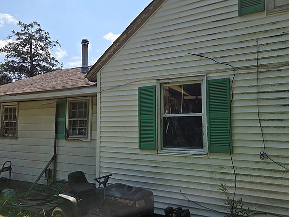 3rd image of 27409 Blueberry Dr