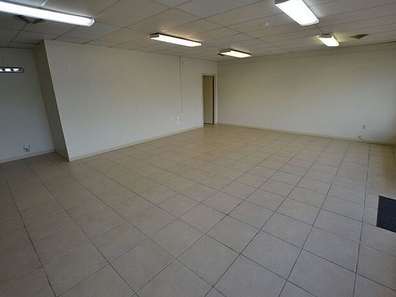 5th image of 722 N Burnside Ave