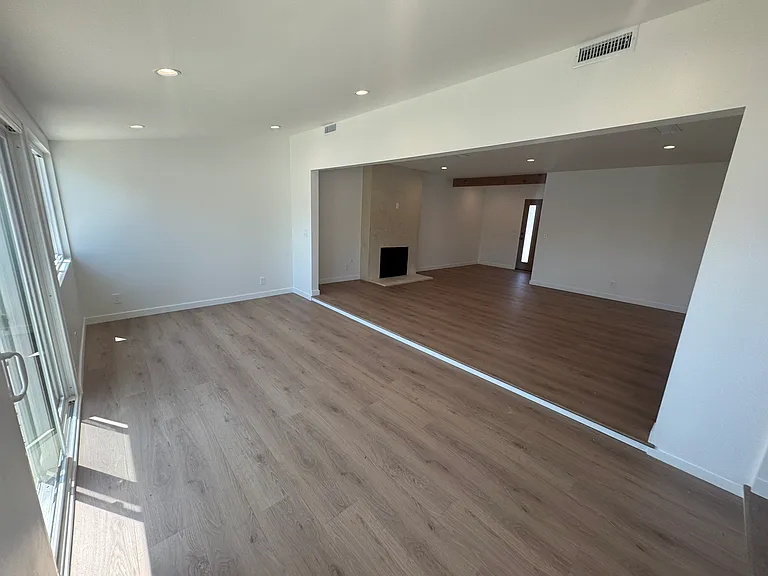 21420 Chatsworth St — Photo 7