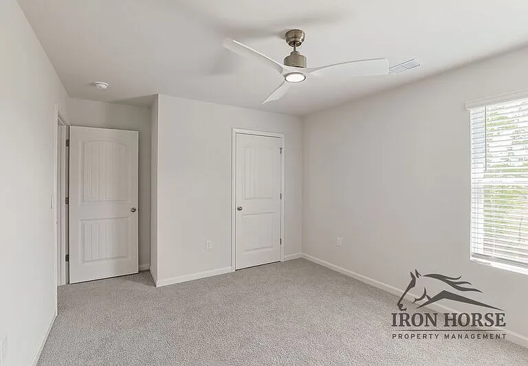 835 Baker View Ln — Photo 31