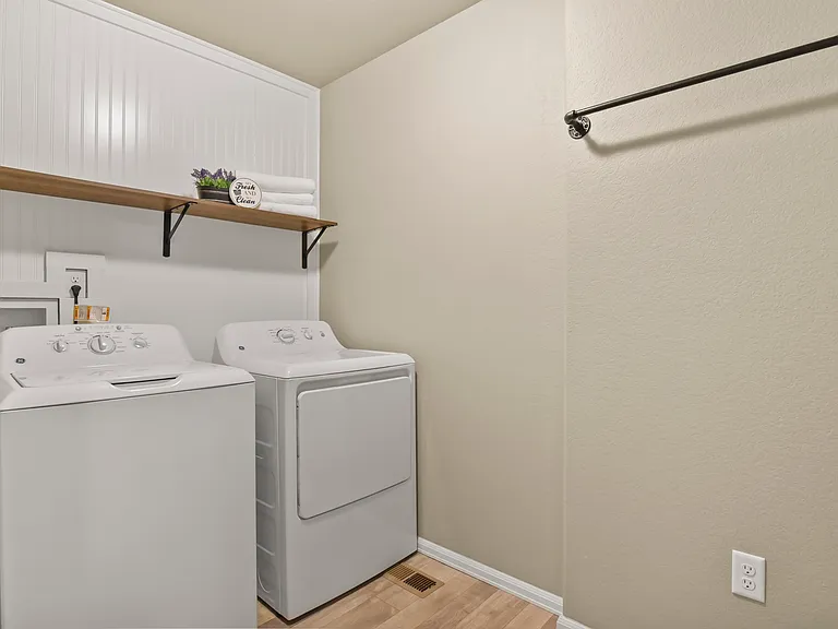 7623 Jack Pine Grv — Photo 23
