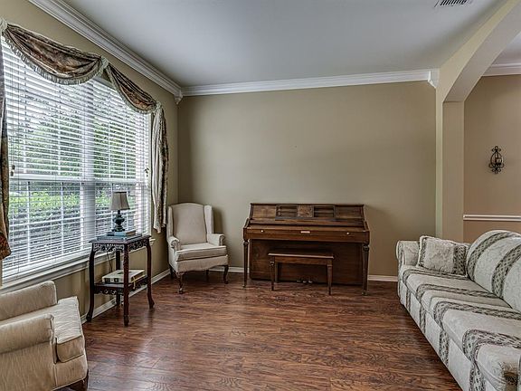 4th image of 3 Blue Meadow Ct