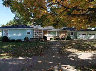 482 N Oakhill Ave, Janesville, WI 53548