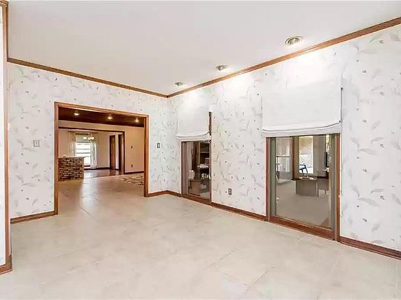 5th image of 11 Holly Dr