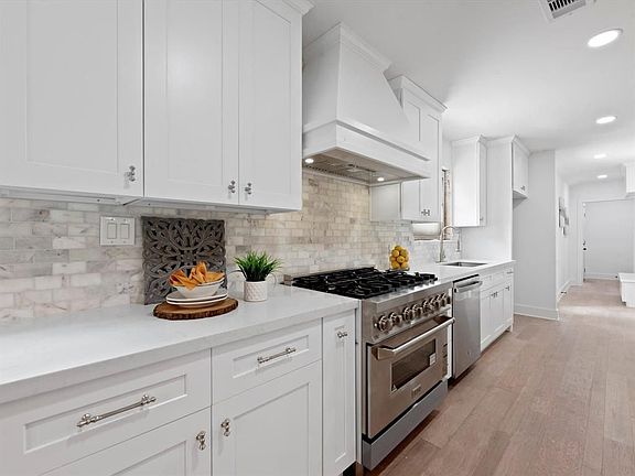 5th image of 2501 Briarhurst Dr