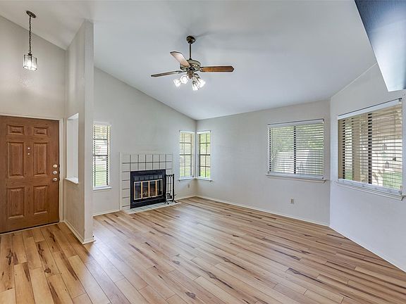 4th image of 1121 Peggotty Pl