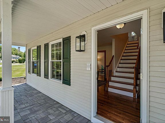 3rd image of 6 Trellis Way