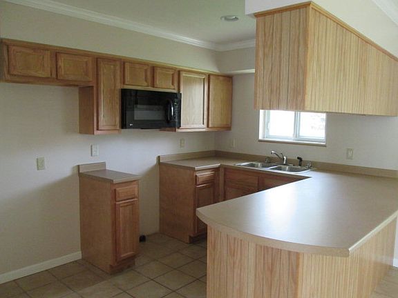 2nd image of 603 Hollywood Dr