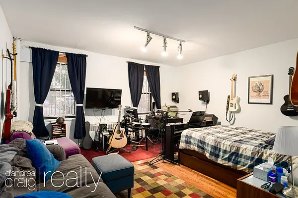 Rented by D'Andrea Craig Realty | media 15