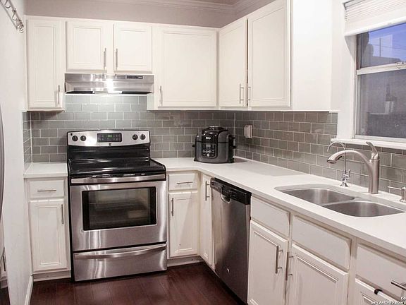 3rd image of 10438 Northampton Dr