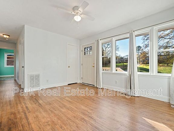 3rd image of 2907 Beechwood Dr