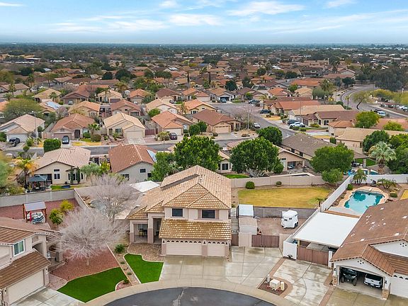 3rd image of 7809 W FOOTHILL Drive