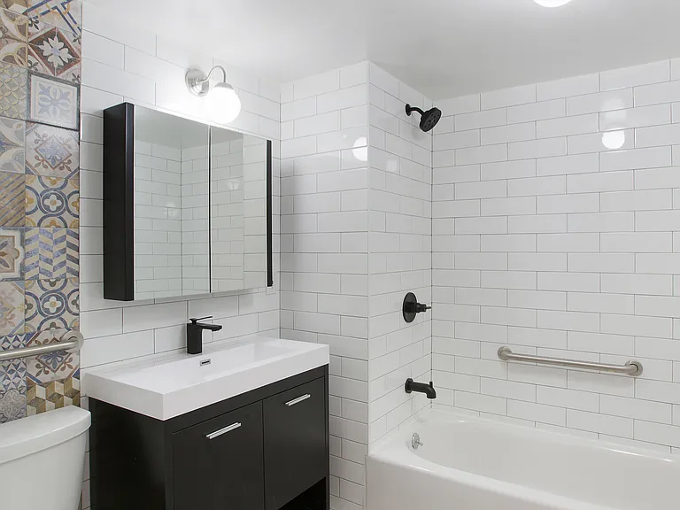 961 Madison St #1F — Photo 12
