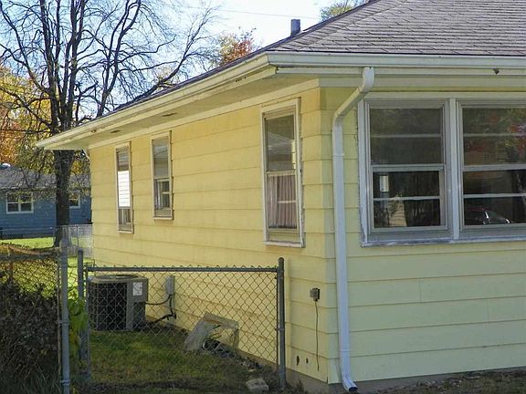 3rd image of 3039 Latham St