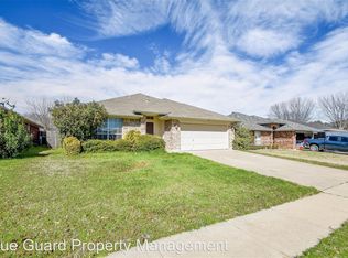 1066 Roundrock Dr, Saginaw, TX 76179