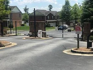 Building Photo - Spring Knoll Ct