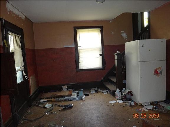 5th image of 296 S Oakland Ave