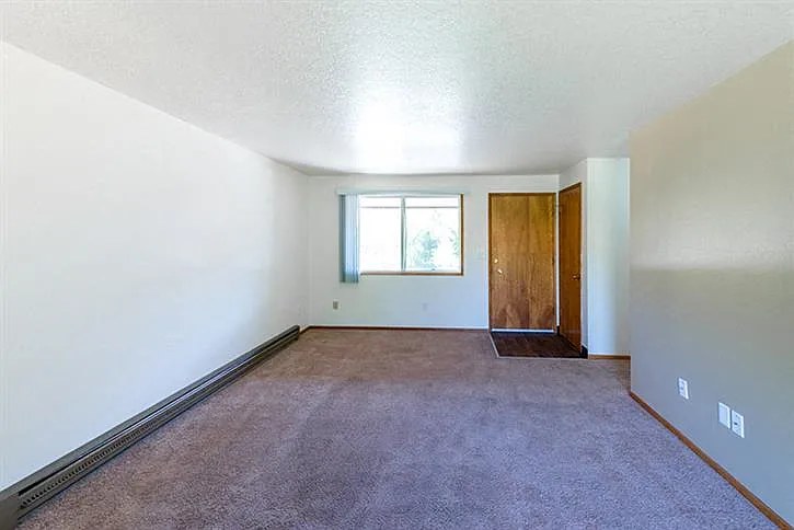 Royal Oaks Apartments — Photo 15