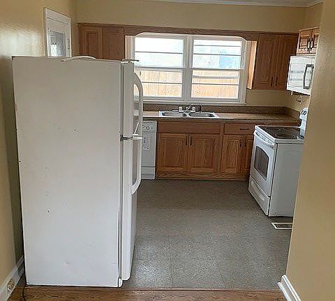 4th image of 212 W Court St