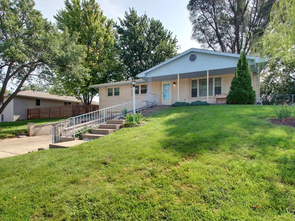 3811 Stonegate Rd, Quincy, IL 62305