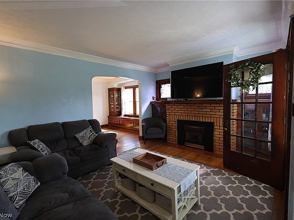 5th image of 10611 Grace Ave