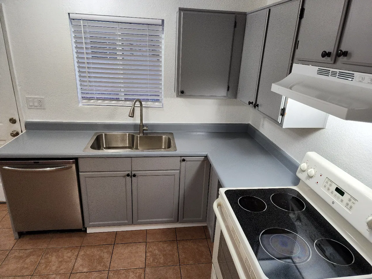 3 bed, 1120 sqft, $1,100 — Photo 4