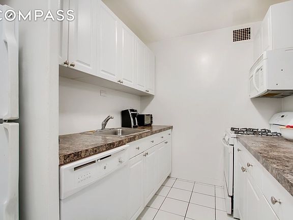 3rd image of 333 E 30th St APT 1B