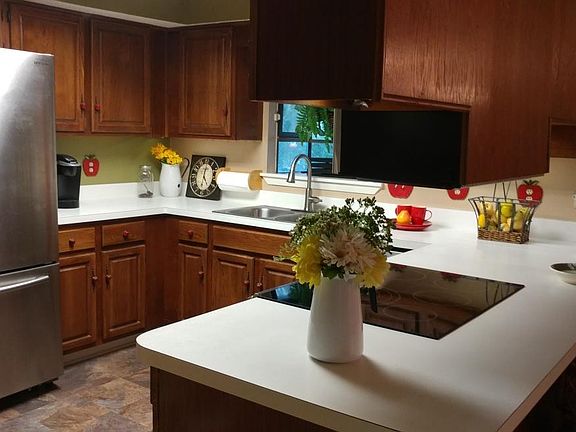 3rd image of 6932 Coleus Ct