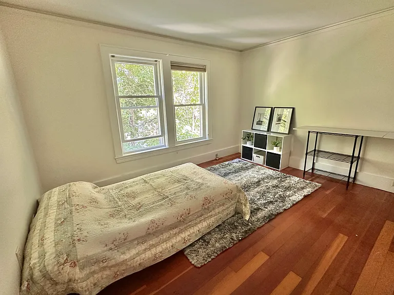 Lary Ln — Photo 8