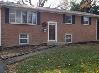 605 Fillmore St, Herndon, VA 20170
