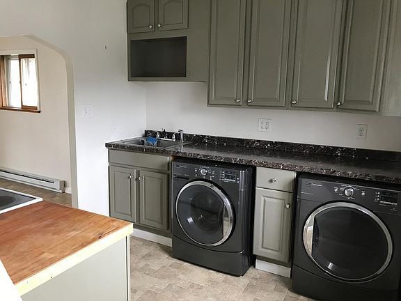 Kitchen / washer and dryer