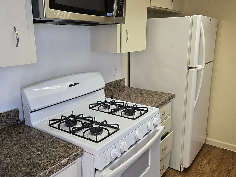 Alamo Apartments — Photo 19