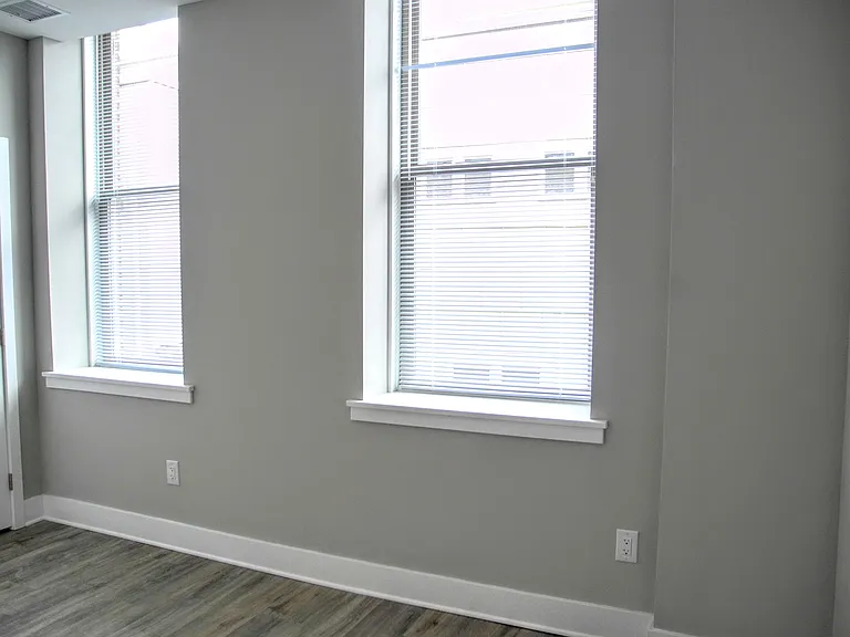 1607 Catherine St — Photo 33