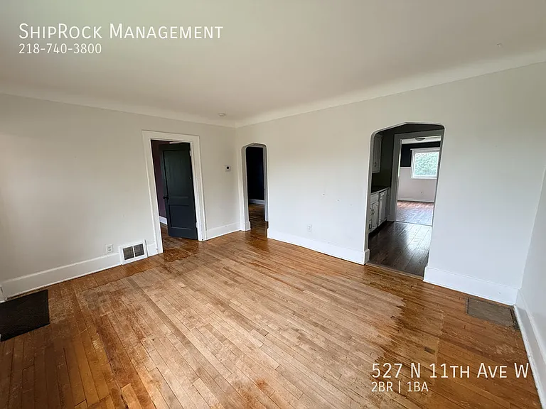 527 N 11th Ave W — Photo 2