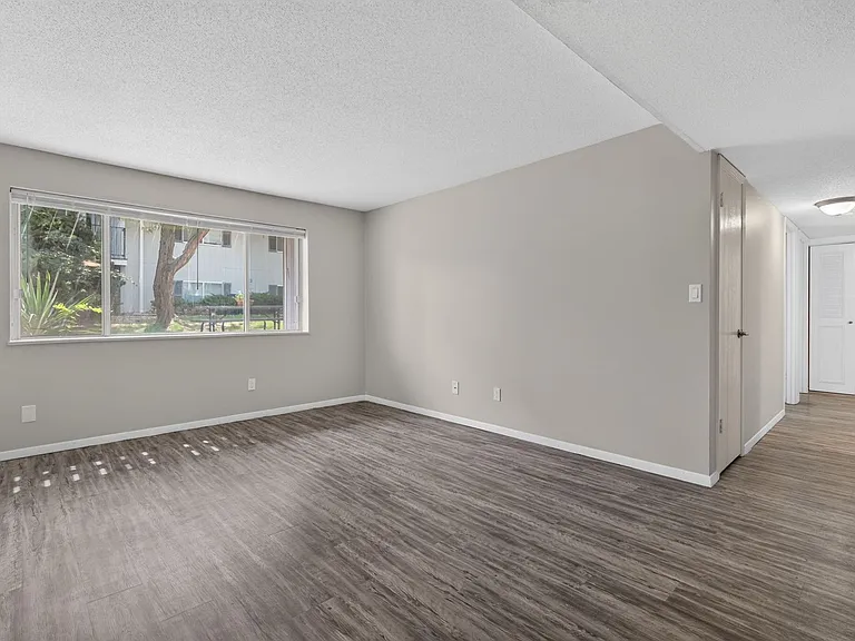 Hollow Hills Apartments — Photo 120