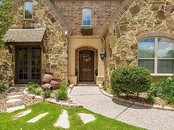 3rd image of 34 N Player Manor Cir