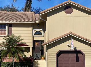 9035 Vineyard Lake Dr, Fort Lauderdale, FL 33324