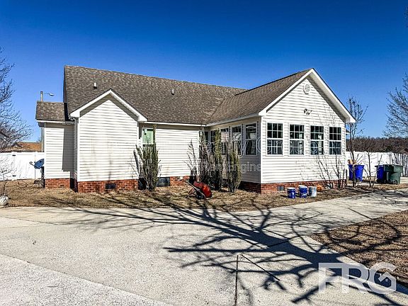 3rd image of 2104 Beauvoir Ct