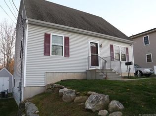 15 Tom Ave, Groton, CT 06340