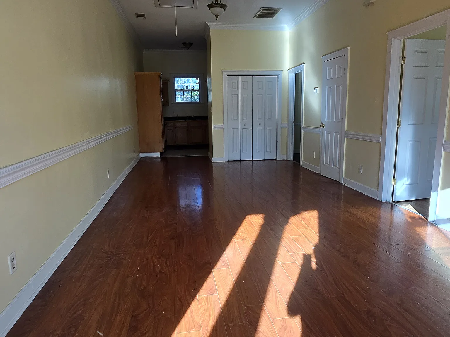 2 bed, 975 sqft, $1,600 — Photo 3