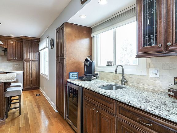 5th image of 1419 Castlewood Dr