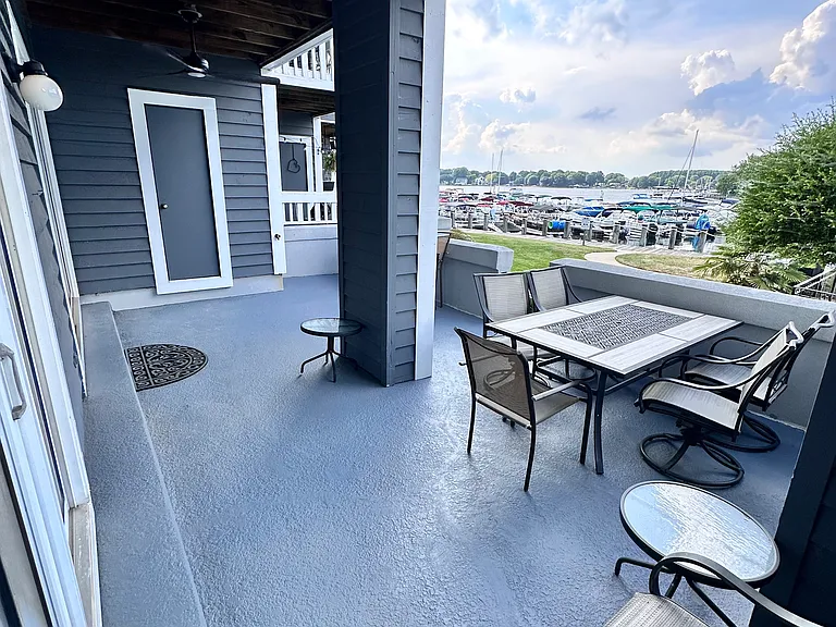 18713 Vineyard Point Ln — Photo 1