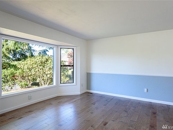 3rd image of 3211 30th Ave SE