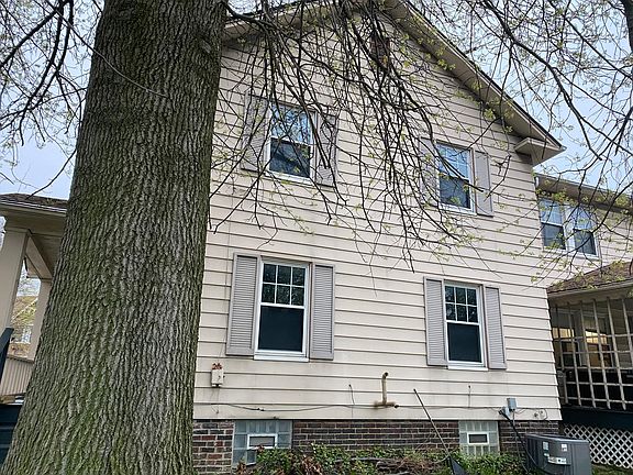 3rd image of 1515 Victoria Ave