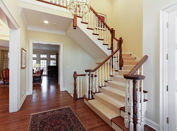 3rd image of 1555 W Broadland Ln
