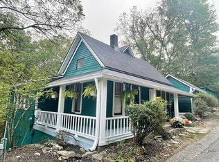 6 Douglas St, Eureka Springs, AR 72632