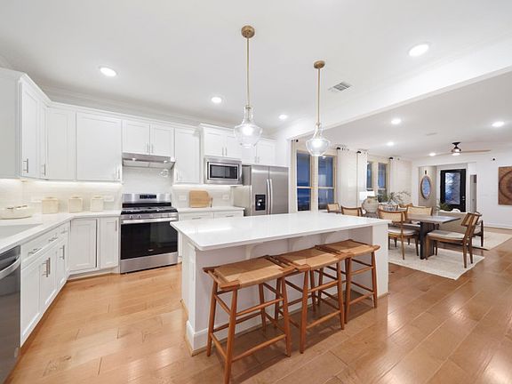 Eat-In Kitchen