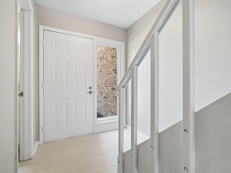 125 Tower Dr #1 — Photo 4